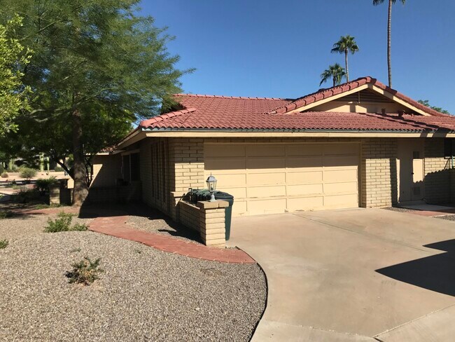Photo - 185 E Cercado Ln