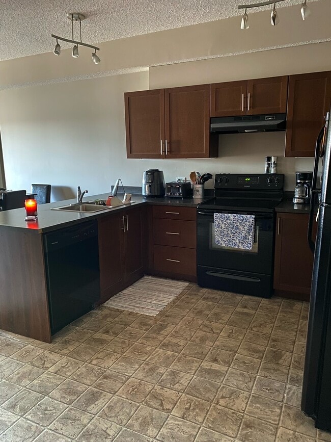 Photo - 5302 51 St