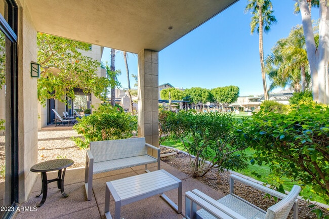 2802 E Camino Acequia Dr Unit 7