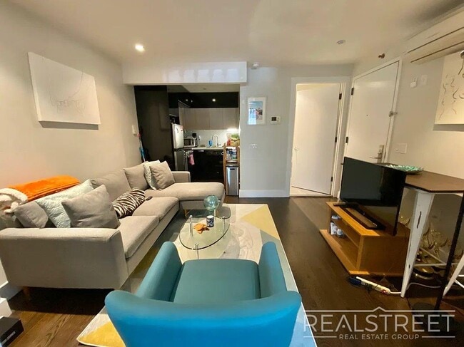 Photo - Modern Ground-Floor 1 Bedroom with Gym, Roof Deck & Courtyard in Prime Williamsburg Unit 1A
