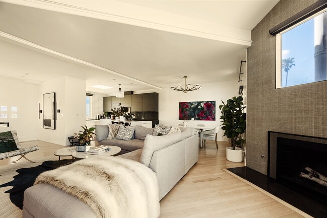 Building Photo - 610 9th St