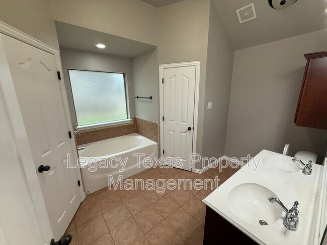 Photo - 3802 Pine Cir