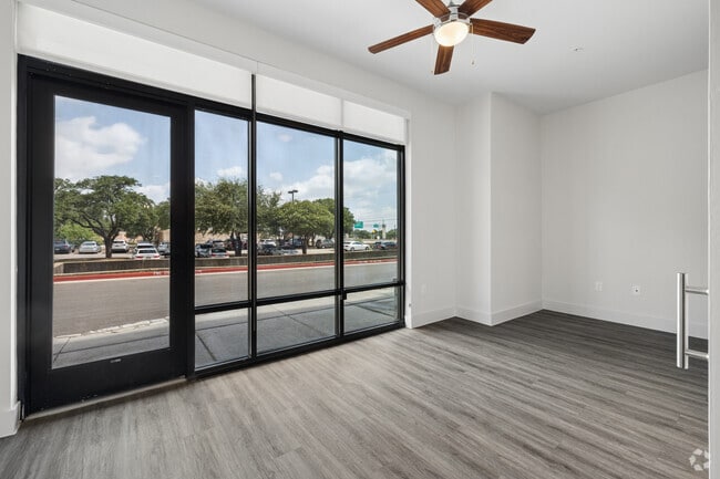 1BR, 1BA - 1,140SF - Living Room