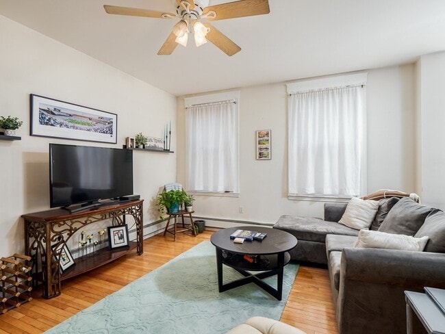 Photo - 546 E 8th St