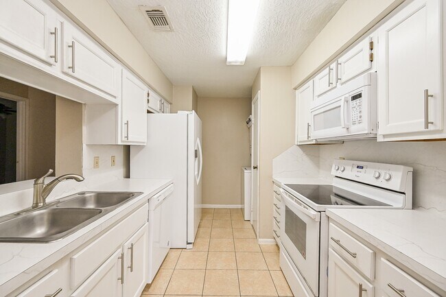 Building Photo - 12755 Mill Ridge Dr Unit 217