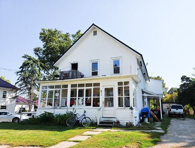 Building Photo - 124 S Lake St Unit Lower Rear Rental