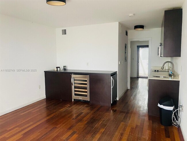 Building Photo - 1550 Pennsylvania Ave Unit 112