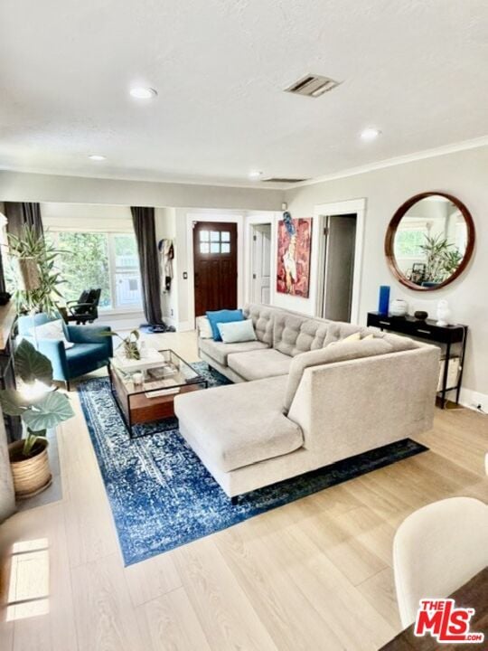 1202 N Poinsettia Pl