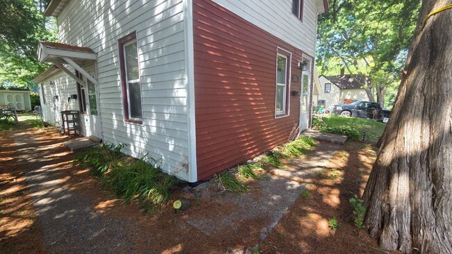 1BR 1BA Main Level Unit - Tri-plex Property in Stillwater