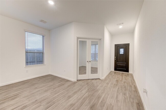 Photo - 1309 Coco Ray Ln
