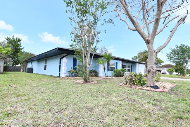 Photo - 2185 Acacia St NE