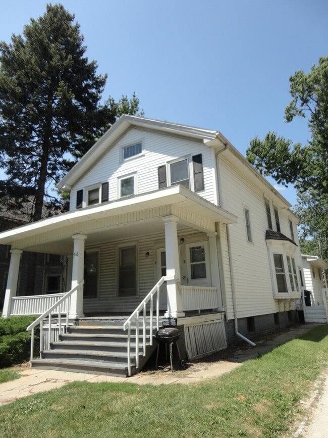 Building Photo - 516 E Chestnut St Unit 2