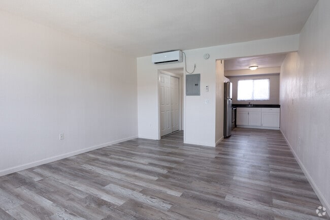Studio - 400SF