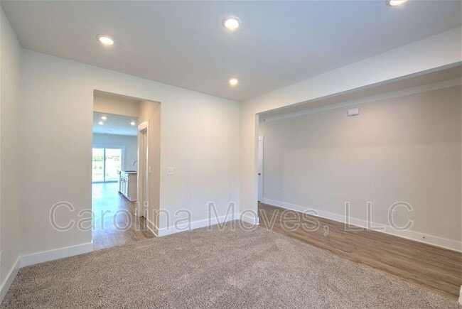 Photo - 208 Pewter Cir