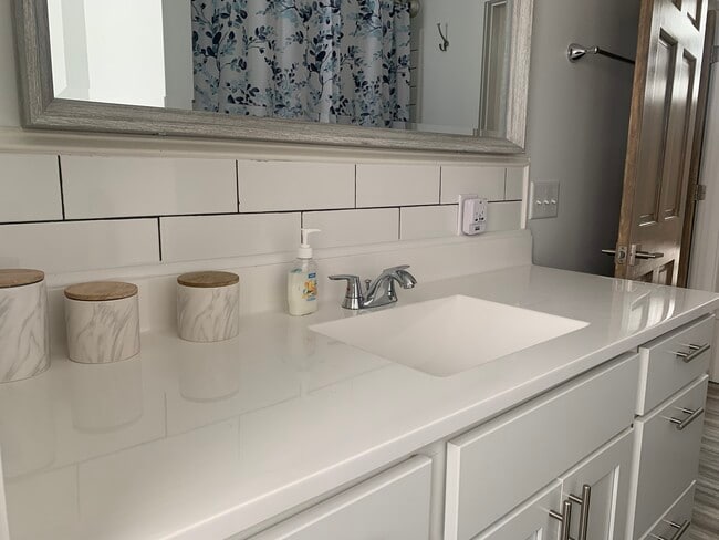 Photo - Executive Rental Furnished Unit B