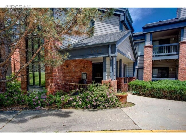 Building Photo - Beautifully Updated Studio in Central Boulder – Available for Immediate Move-In. Unit 235