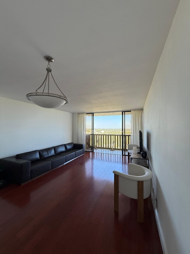 Spacious living area - 780 NE 69th St Unit 2506