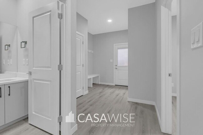 Photo - 11927-11125 125 St NW