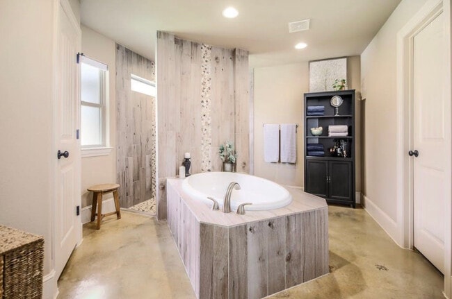 Photo - 108 Quail Run