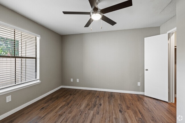 2BR, 2BA - 862SF - 2nd Bedroom