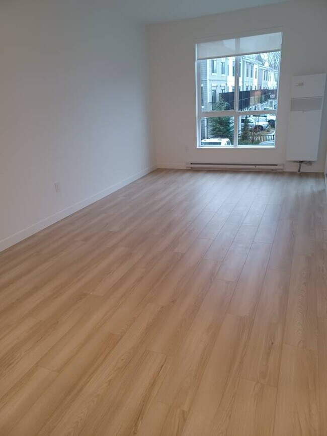 Photo - 2771 Montrose Av Unit 209