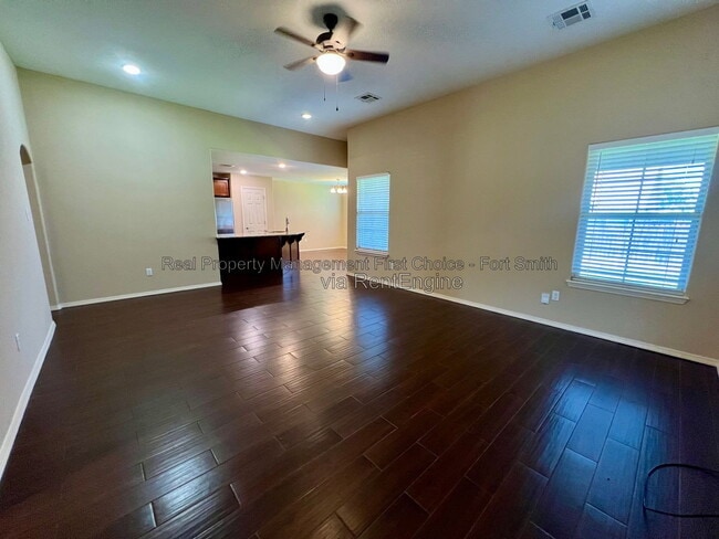 Photo - 507 Ridge Point Dr