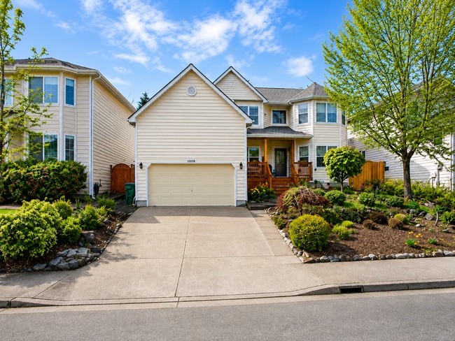 Building Photo - Beautiful 5 Bedroom Home!