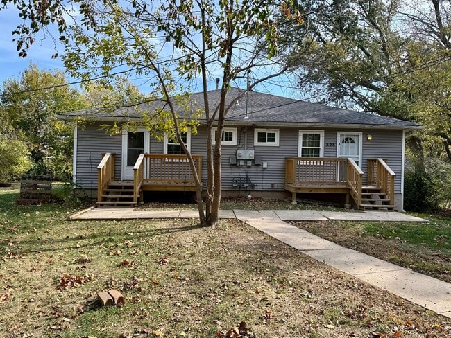 Building Photo - 505 SE Florence Ave Unit 505 SE Florence A