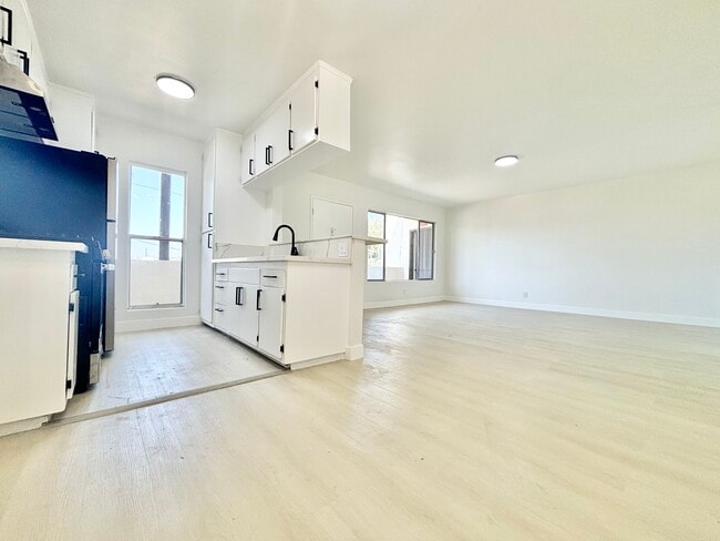 Building Photo - 700 Glenway Dr Unit 6 Rental