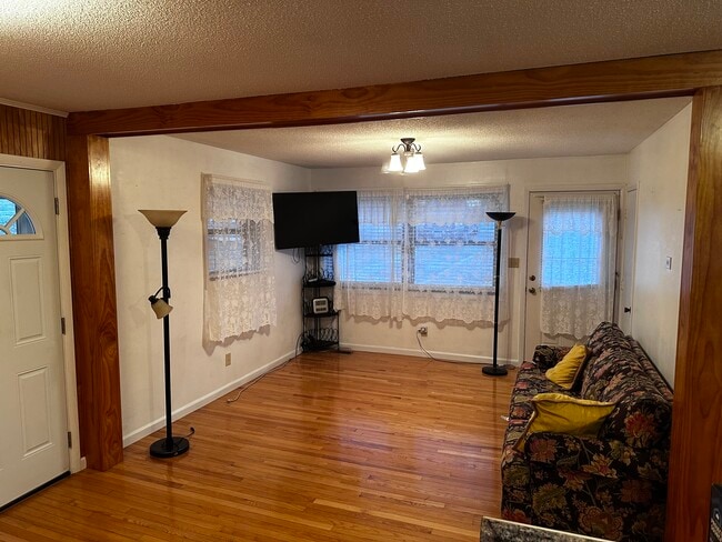 Photo - 3540 Wandering Ln NE