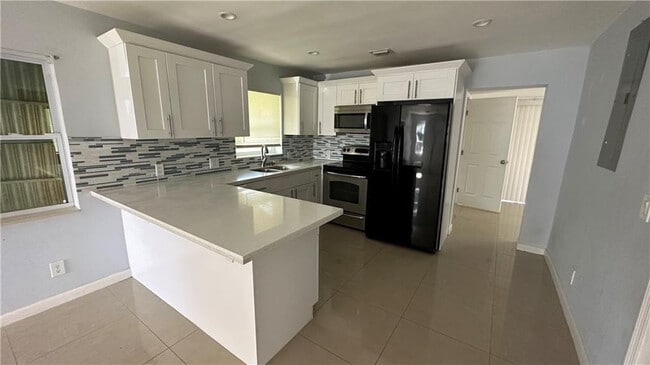 Building Photo - 2819 Plunkett St