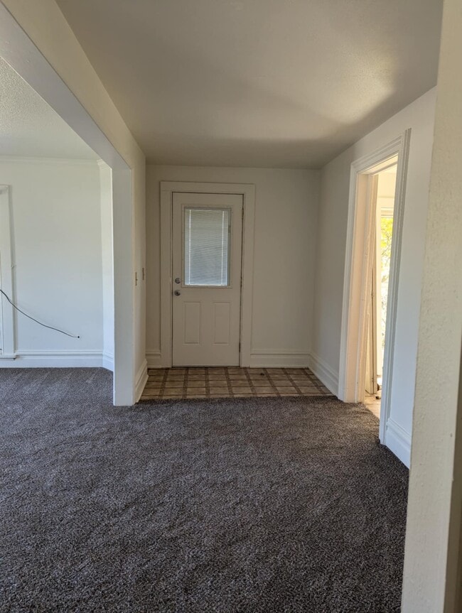 Photo - 709 E 2nd St Unit 2