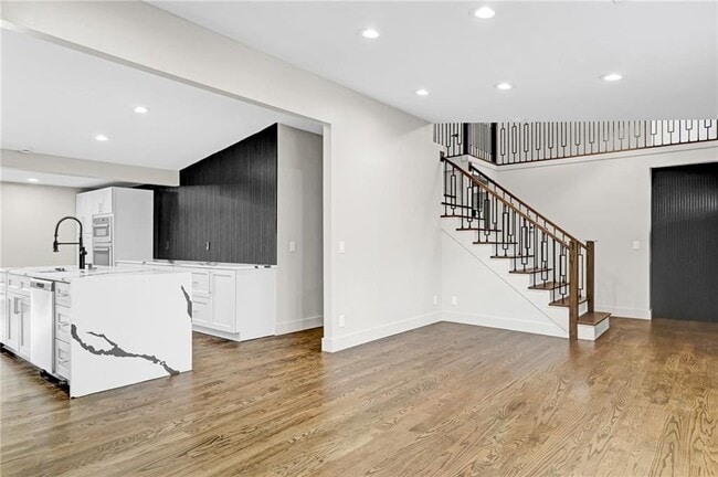 Photo - 1887 Shalimar Dr NE