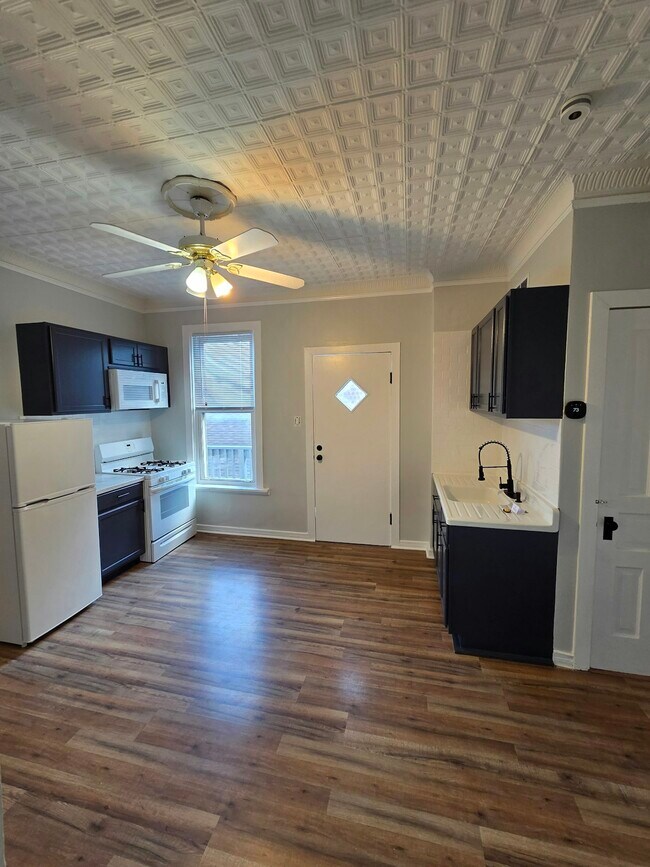 Photo - 3611 S Wood St Unidad 2R
