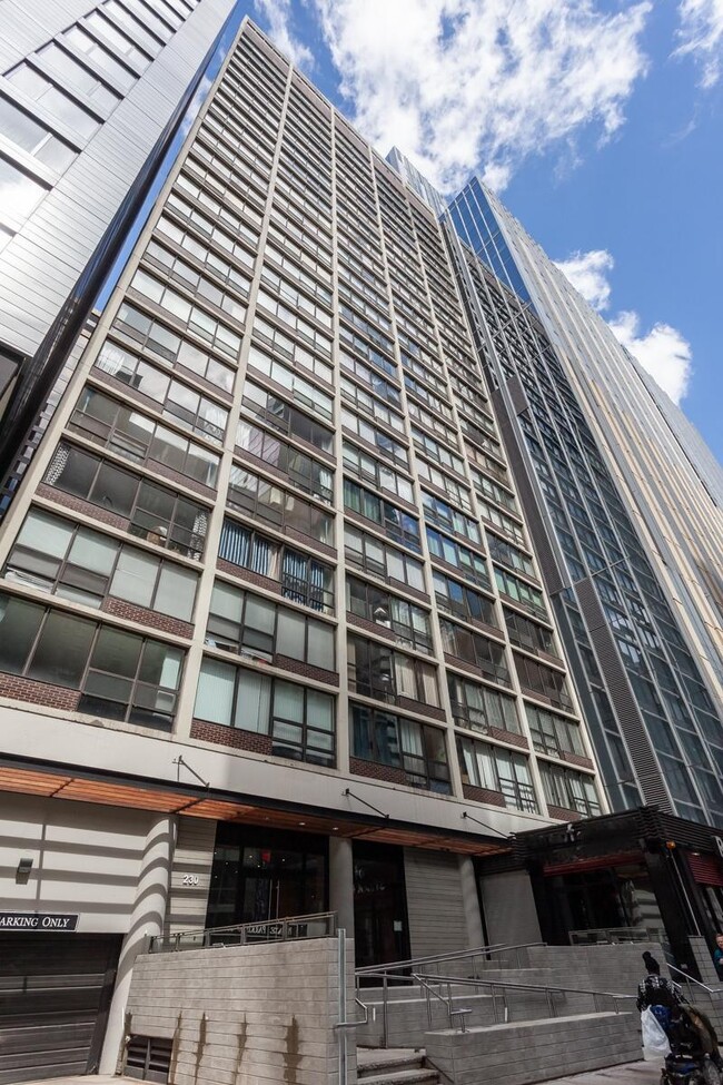 Building Photo - 230 E Ontario St