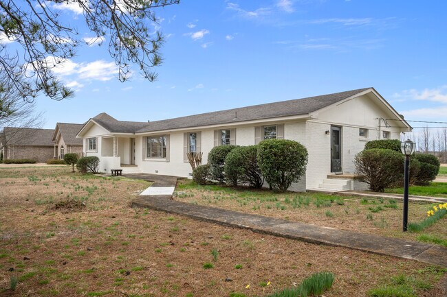 Photo - 16985 Oakdale Rd