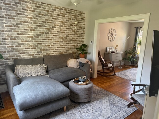 Photo - 3921 Beech St