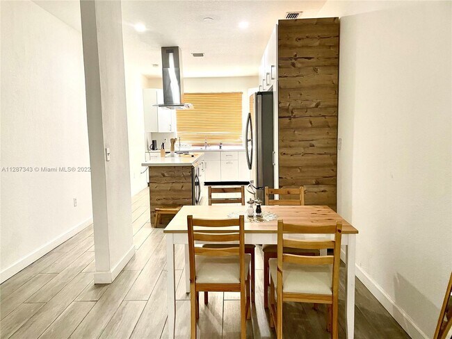 Photo - 7050 NW 177th St Unidad 202-11