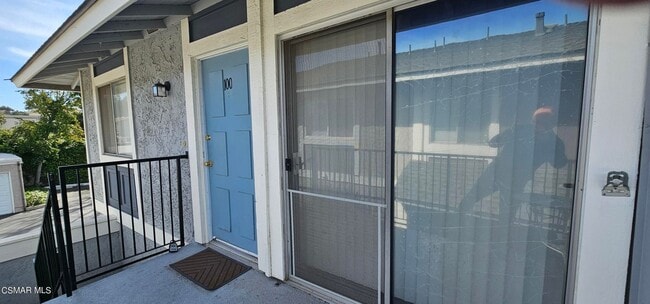 Building Photo - Moorpark 3-Bedroom Condo with Two Detached Garage Spaces. Community Pool Unit 100
