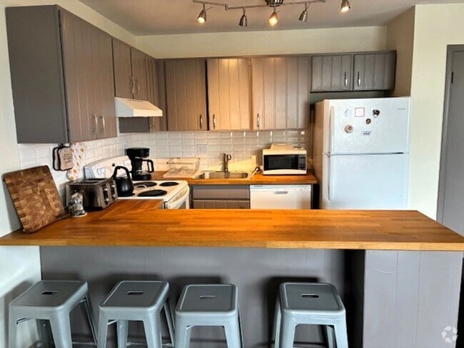 Building Photo - Long Term Rental- Original Dillon Valley E301