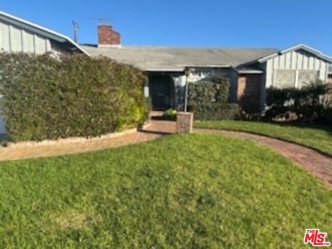 Photo - 5832 S Sherbourne Dr