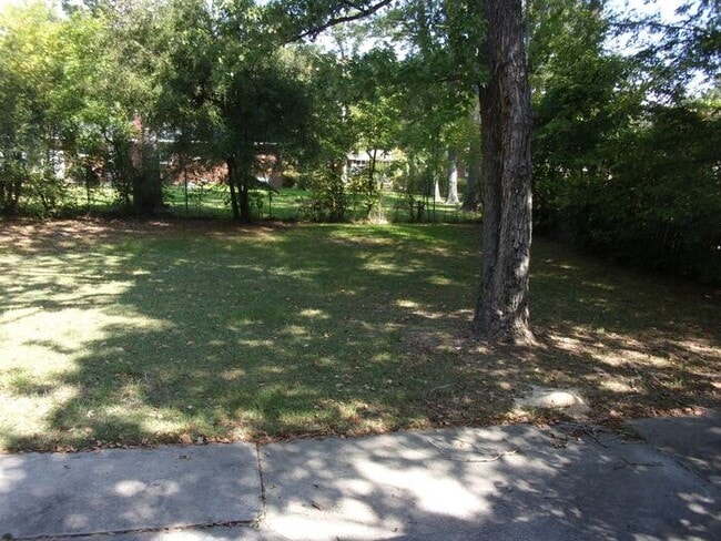 3 Bedroom 1 Bath Brick Ranch - Recently Updated and Painted