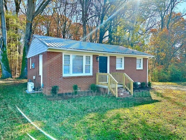 Photo - 504A Moore Dr