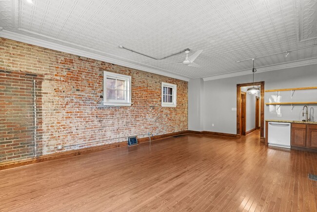 Photo - Charming 2 Bedroom Apartment in Benton Par... Unit 2009 Lynch St 1FL