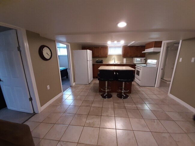 Building Photo - 224 Hagar St Unit #3