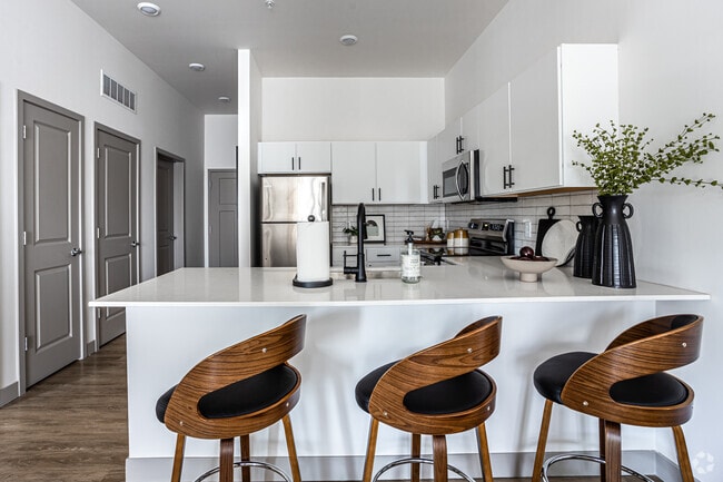 1BR, 1BA - 727 SF