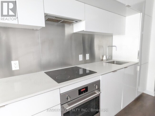 Photo - 185 Roehampton Ave Unit 1801
