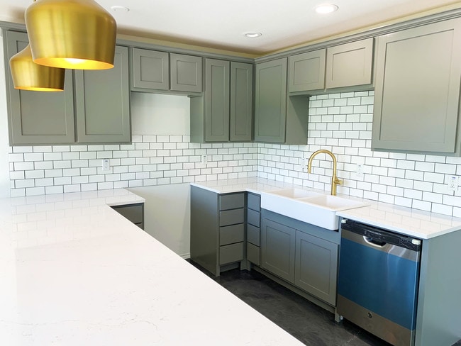 Building Photo - 300 w neil Armstrong pl Unit FOUR