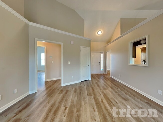 Photo - 1800 University Dr