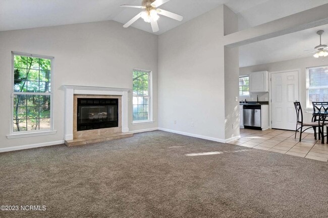 Photo - *** November Promotion -- Start lease by D...